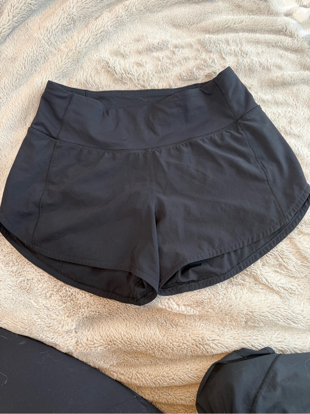Lululemon Speed Up Shorts Long 4” - Picture 3 of 6